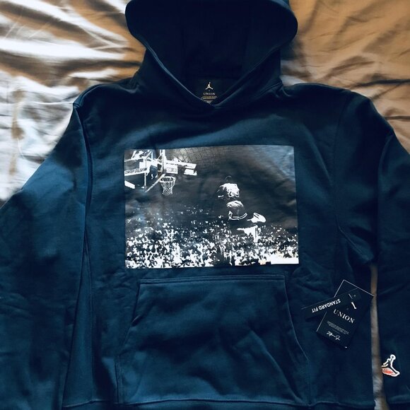 Jordan Navy Hoodie with Basketball Graphic - Picture 1 of 7
